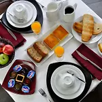 فندق Puerta Del Oriente 3*
