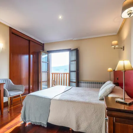 فندق Puerta Del Oriente 3*