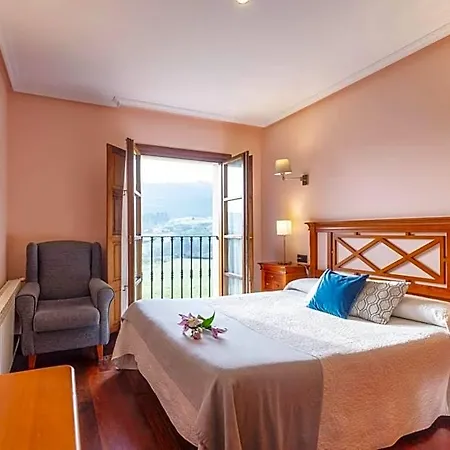 Puerta Del Oriente Otel Tresgrandas