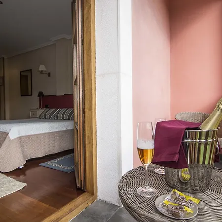 فندق Puerta Del Oriente 3*