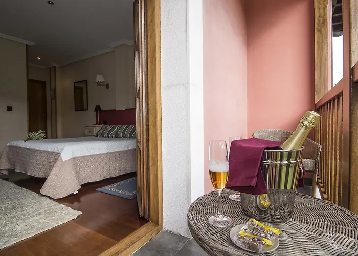 Hotel Puerta Del Oriente 3*